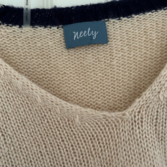 South Moon Under star sweater size small. Worn once. - Picture 2 of 2